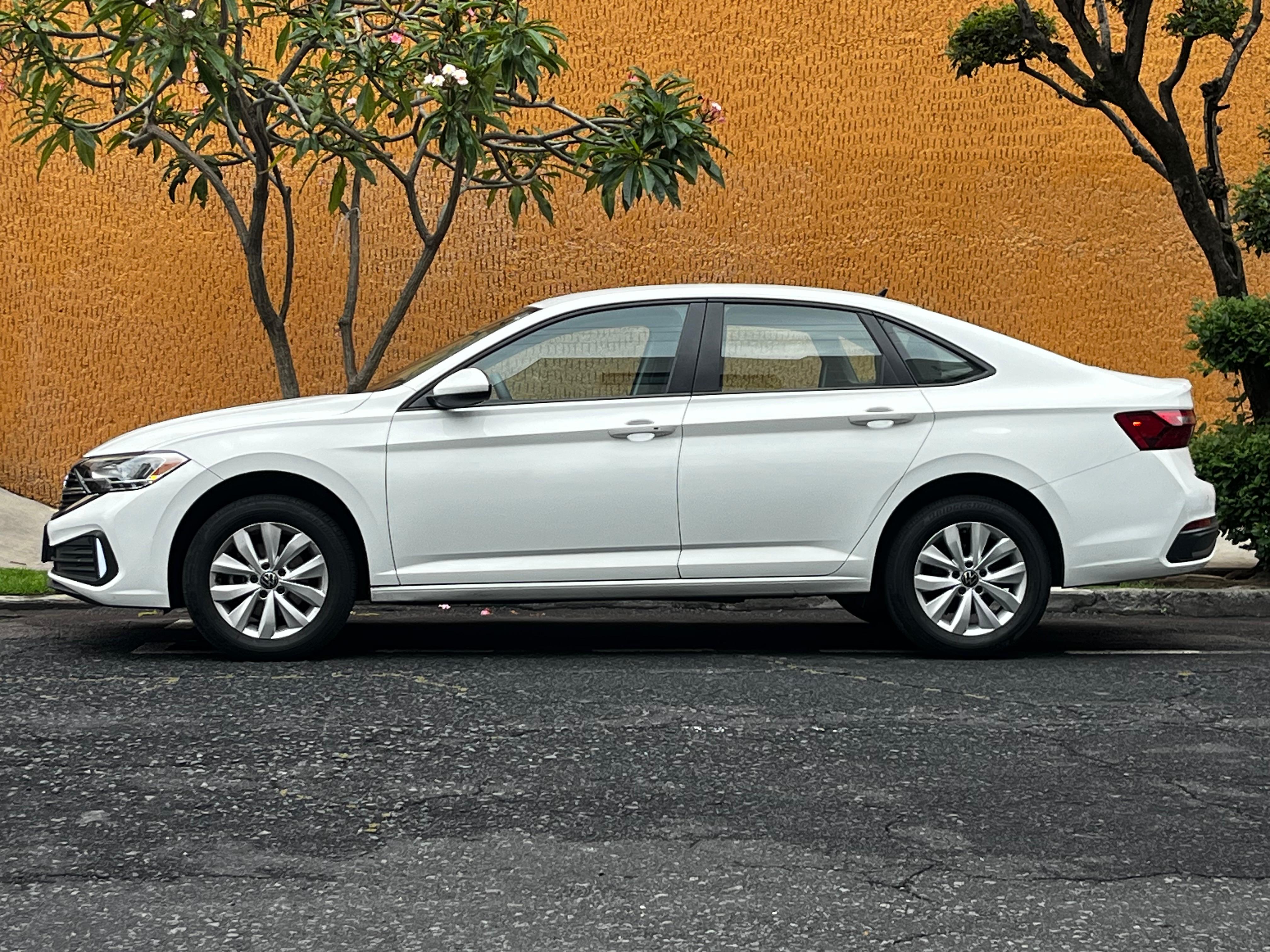 Volkswagen  JETTA COMFORTLINE 2023