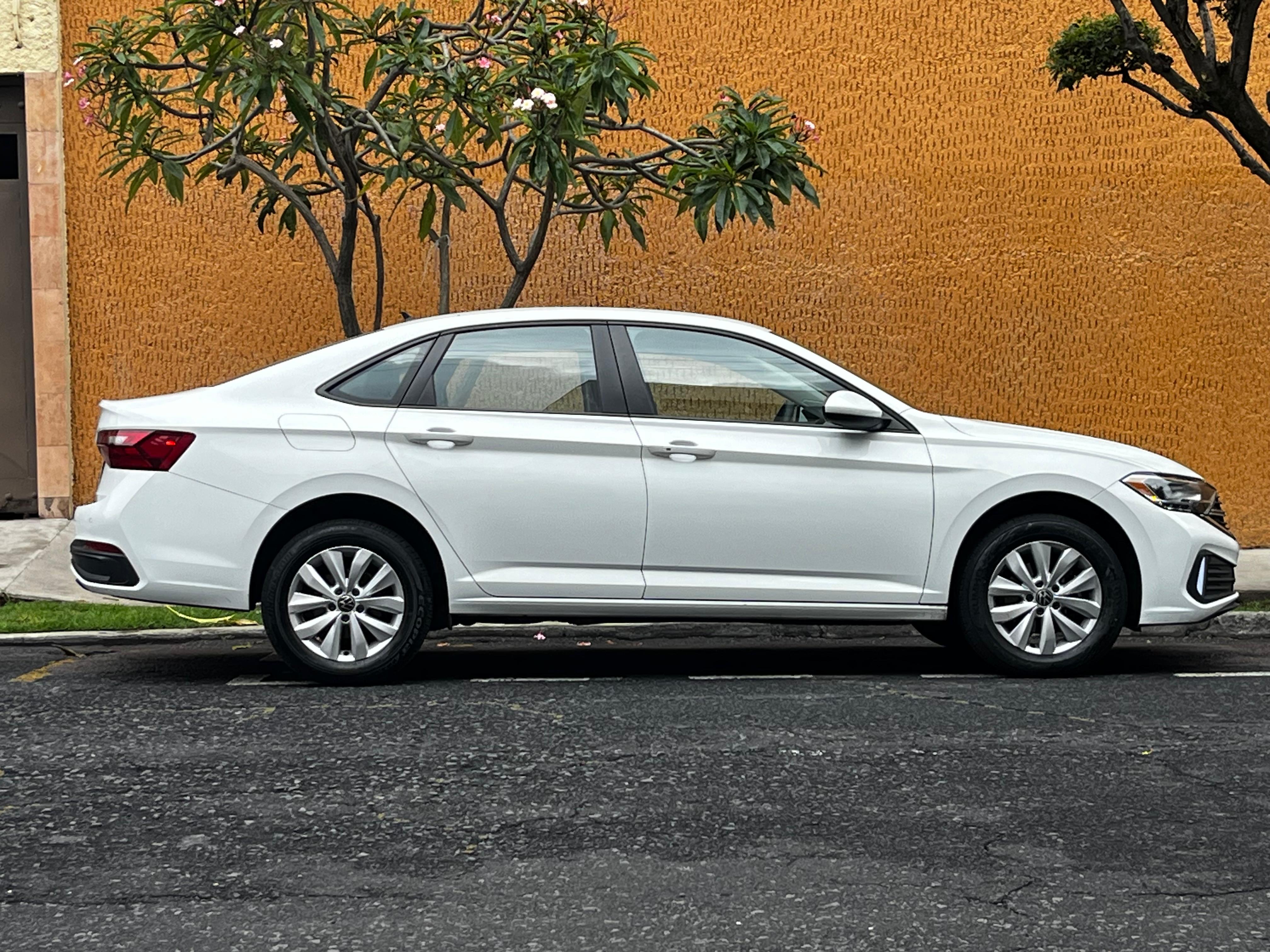 Volkswagen  JETTA COMFORTLINE 2023
